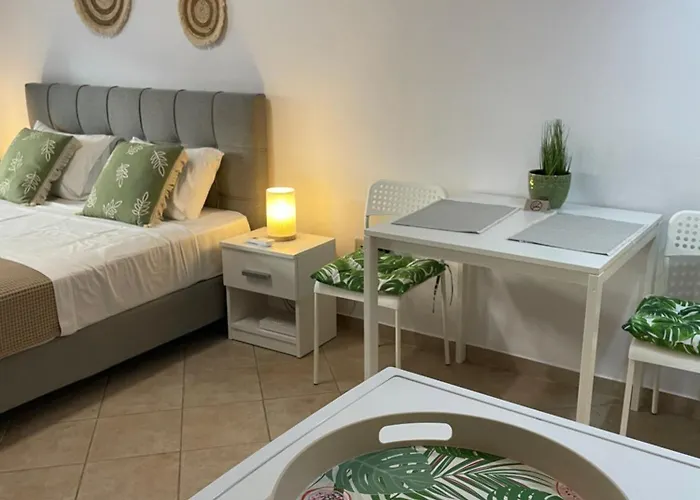 Green Studio Near Acropolis